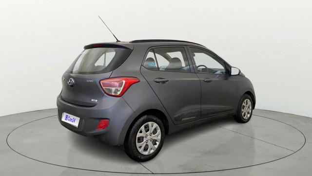 Second-hand 2015 Hyundai Grand i10 Sportz for sale in Noida-2