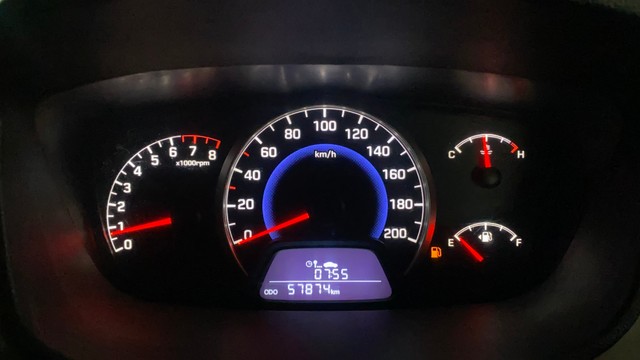 Second-hand 2015 Hyundai Grand i10 Sportz for sale in Noida-11