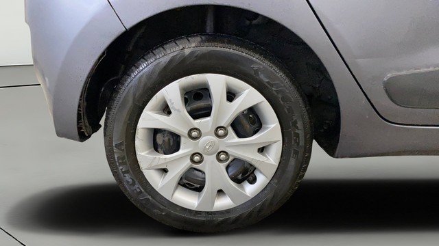 Second-hand 2015 Hyundai Grand i10 Sportz for sale in Noida-24