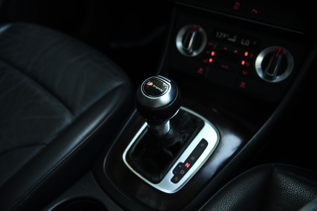 Second-hand 2015 Audi Q3 2.0 TDI Quattro Premium Plus for sale in Kolkata-5