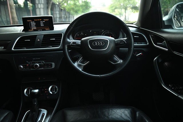 Second-hand 2015 Audi Q3 2.0 TDI Quattro Premium Plus for sale in Kolkata-9