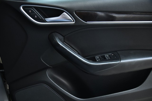 Second-hand 2015 Audi Q3 2.0 TDI Quattro Premium Plus for sale in Kolkata-8