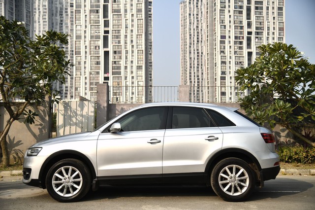 Second-hand 2015 Audi Q3 2.0 TDI Quattro Premium Plus for sale in Kolkata-3