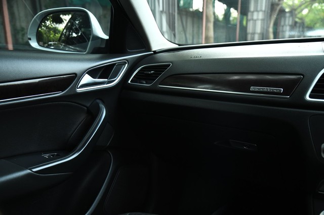 Second-hand 2015 Audi Q3 2.0 TDI Quattro Premium Plus for sale in Kolkata-7