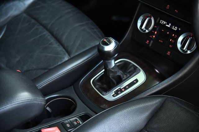 Second-hand 2015 Audi Q3 2.0 TDI Quattro Premium Plus for sale in Kolkata-11