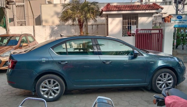 Second-hand 2019 Skoda Octavia 1.8 TSI AT L K for sale in Coimbatore-13