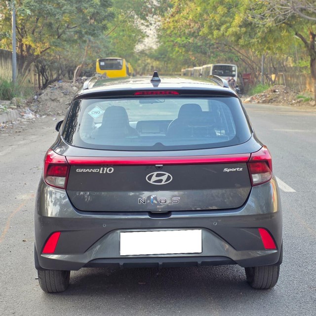 Second-hand 2023 Hyundai Grand i10 Nios Sportz CNG BSVI for sale in New Delhi-2