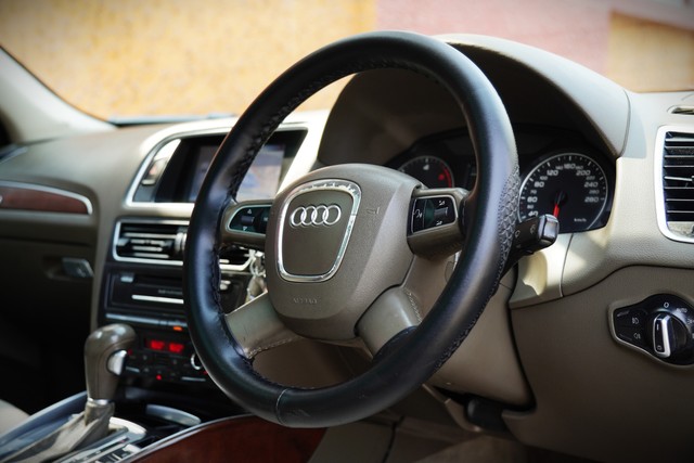 Second-hand 2013 Audi Q3 35 TDI Quattro Premium Plus for sale in Kolkata-7