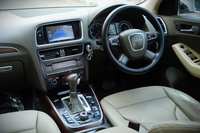 Second-hand 2013 Audi Q3 35 TDI Quattro Premium Plus for sale in Kolkata-8