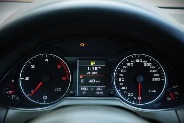 Second-hand 2013 Audi Q3 35 TDI Quattro Premium Plus for sale in Kolkata-16