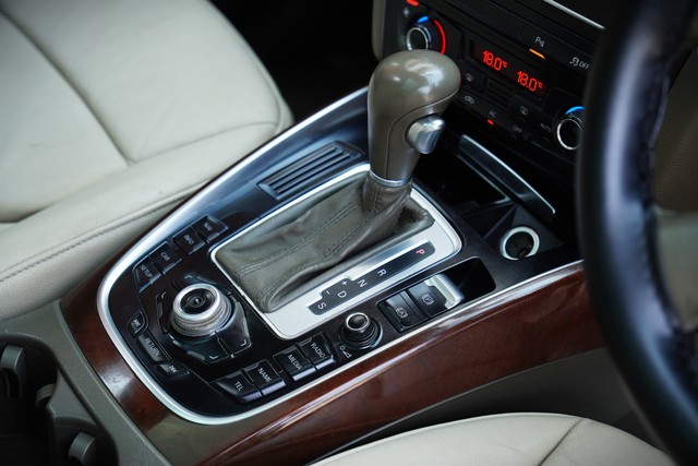 Second-hand 2013 Audi Q3 35 TDI Quattro Premium Plus for sale in Kolkata-12