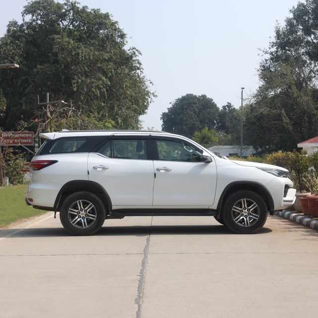 Second-hand 2024 Toyota Fortuner 4X2 AT for sale in New Delhi-1