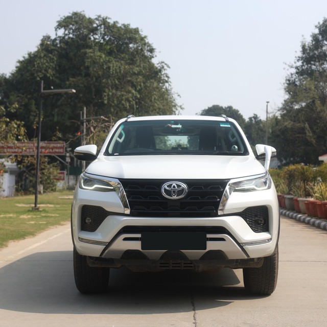 Second-hand 2024 Toyota Fortuner 4X2 AT for sale in New Delhi-3