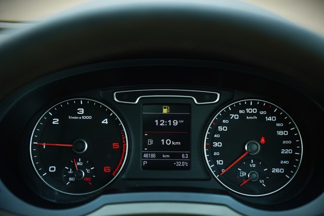 Second-hand 2015 Audi Q3 35 TDI Quattro Premium for sale in Kolkata-16