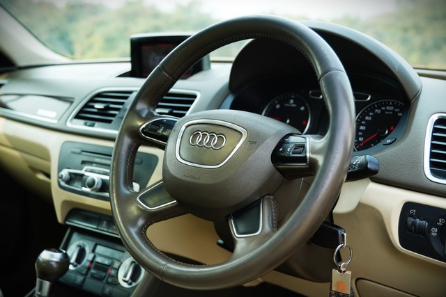 Second-hand 2015 Audi Q3 35 TDI Quattro Premium for sale in Kolkata-11