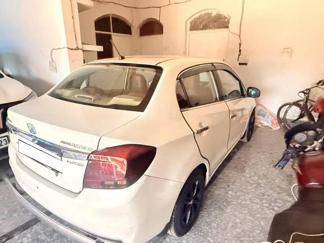 Second-hand 2013 Honda Amaze Anniversary Edition for sale in Mainpuri-4