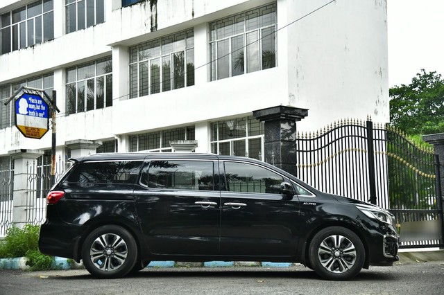 Kia Carnival Prestige 6 STR Second-hand 2020 Kia Carnival Prestige 6 STR for sale in Kolkata-1