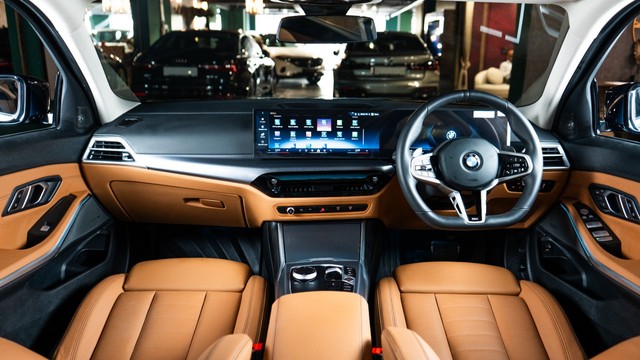 BMW 3 Series Long Wheelbase 330Li M Sport Second-hand 2026 BMW 3 Series Long Wheelbase 330Li M Sport for sale in New Delhi-8