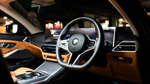 BMW 3 Series Long Wheelbase 330Li M Sport Second-hand 2026 BMW 3 Series Long Wheelbase 330Li M Sport for sale in New Delhi-14