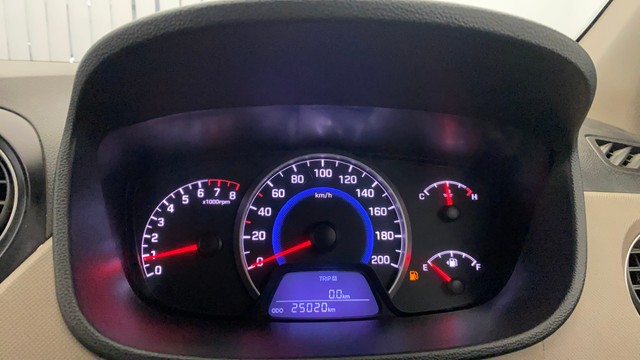 Hyundai Grand i10 Magna Second-hand 2016 Hyundai Grand i10 Magna for sale in Lucknow-11