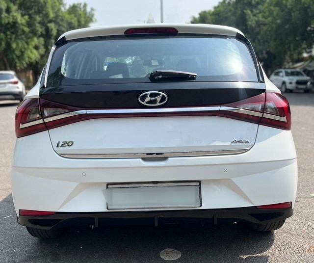 Second-hand 2022 Hyundai i20 Asta IVT DT for sale in New Delhi-2