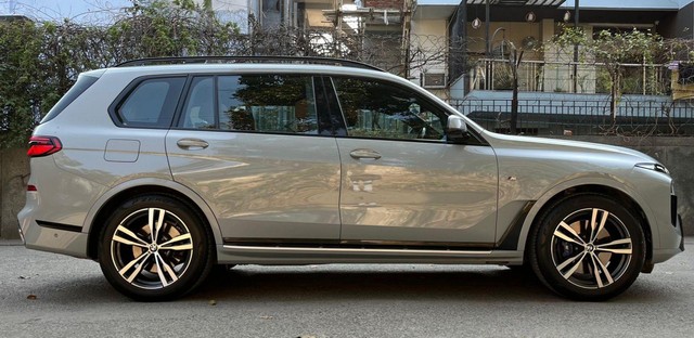 Second-hand 2024 BMW X7 xDrive40i M Sport Signature for sale in Noida-1