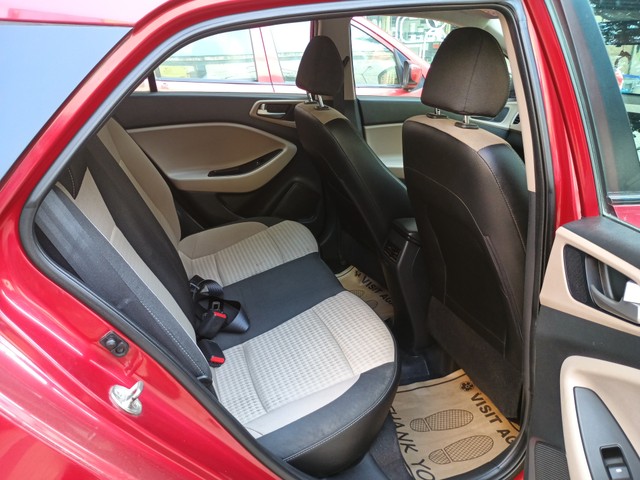 Second-hand 2018 Hyundai i20 Petrol Asta for sale in Mumbai-4