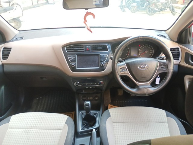 Second-hand 2018 Hyundai i20 Petrol Asta for sale in Mumbai-10