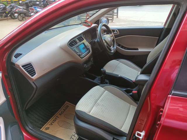 Second-hand 2018 Hyundai i20 Petrol Asta for sale in Mumbai-7