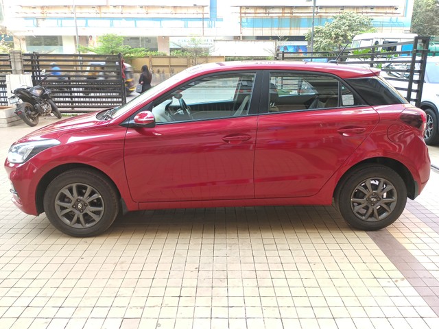 Second-hand 2018 Hyundai i20 Petrol Asta for sale in Mumbai-1