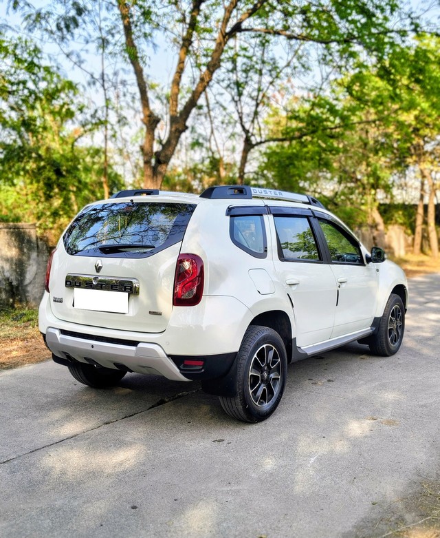Renault Duster 110PS Diesel RxZ AMT Second-hand 2018 Renault Duster 110PS Diesel RxZ AMT for sale in Surat-9