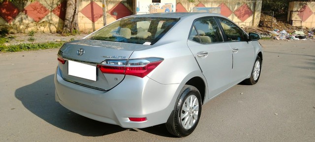 Second-hand 2018 Toyota Corolla Altis 1.8 G CVT for sale in New Delhi-12