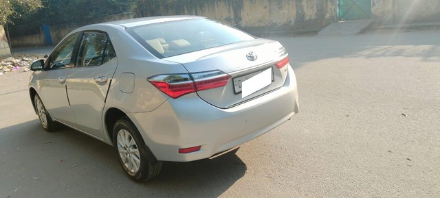 Second-hand 2018 Toyota Corolla Altis 1.8 G CVT for sale in New Delhi-10
