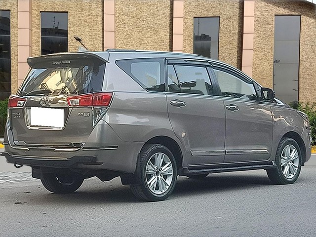 Second-hand 2018 Toyota Innova Crysta 2.8 ZX AT BSIV for sale in New Delhi-21