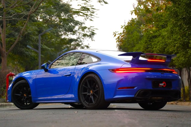 Second-hand 2024 Porsche 911 Carrera for sale in Kolkata-24