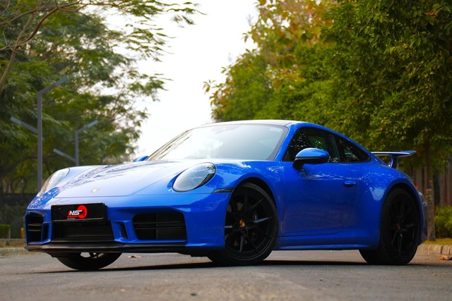 Second-hand 2024 Porsche 911 Carrera for sale in Kolkata-18
