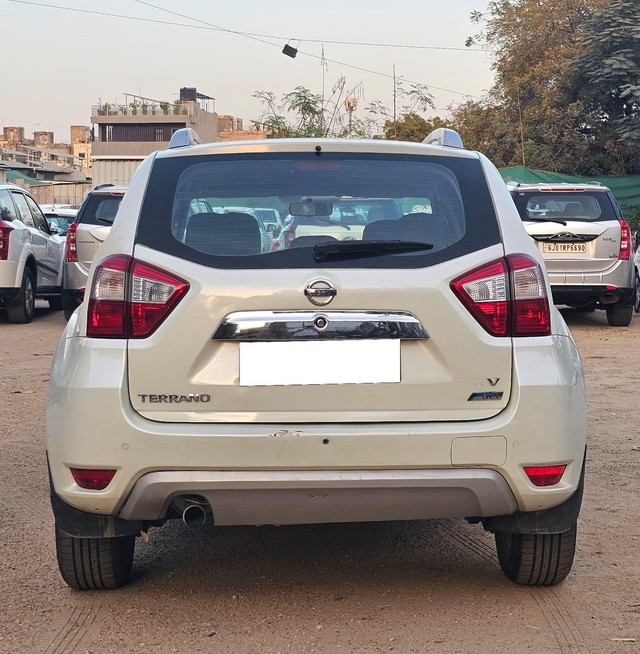 Second-hand 2014 Nissan Terrano XV Premium 110 PS for sale in Ahmedabad-2