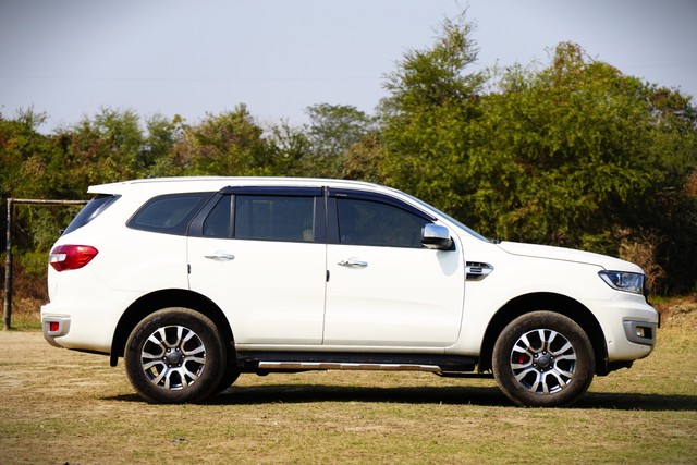 Second-hand 2020 Ford Endeavour Titanium 4X2 AT for sale in Kolkata-1