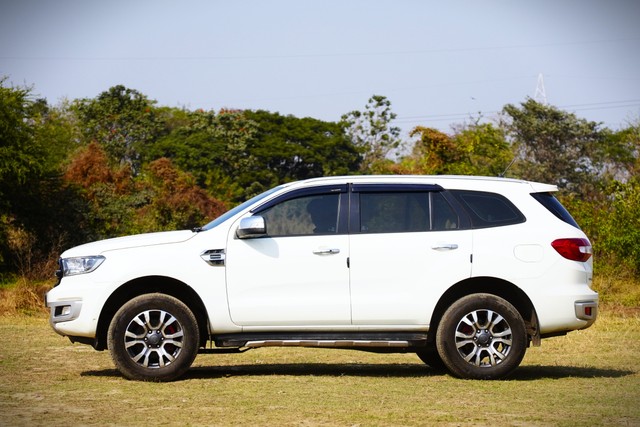 Second-hand 2020 Ford Endeavour Titanium 4X2 AT for sale in Kolkata-4