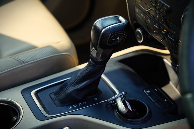 Second-hand 2020 Ford Endeavour Titanium 4X2 AT for sale in Kolkata-10