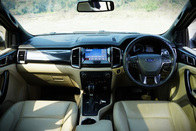 Second-hand 2020 Ford Endeavour Titanium 4X2 AT for sale in Kolkata-12