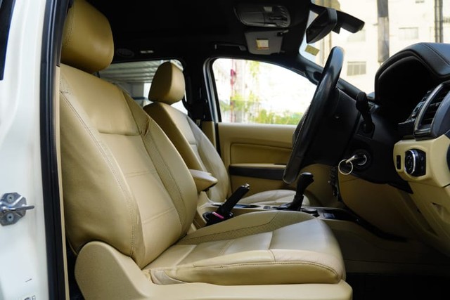 Second-hand 2018 Ford Endeavour 3.2 Titanium AT 4X4 for sale in Kolkata-11