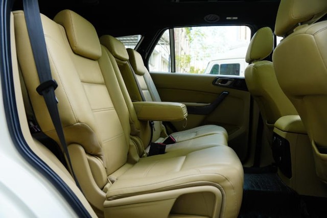 Second-hand 2018 Ford Endeavour 3.2 Titanium AT 4X4 for sale in Kolkata-13