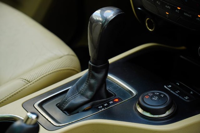 Second-hand 2018 Ford Endeavour 3.2 Titanium AT 4X4 for sale in Kolkata-8