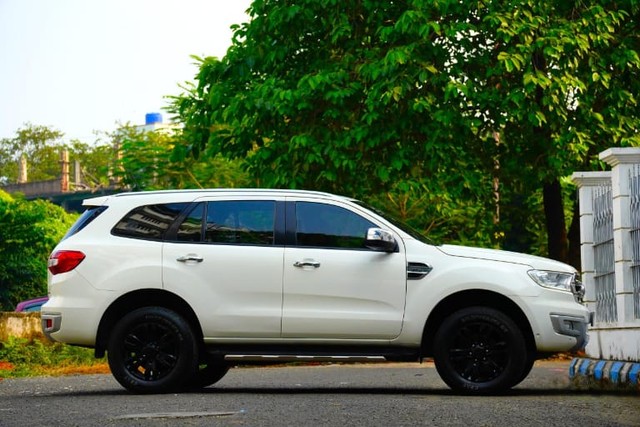 Second-hand 2018 Ford Endeavour 3.2 Titanium AT 4X4 for sale in Kolkata-1