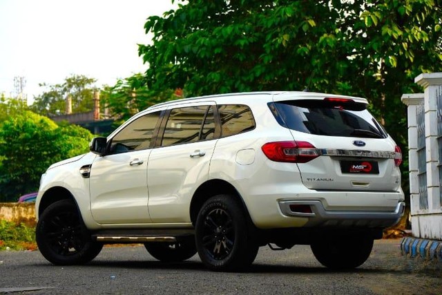 Second-hand 2018 Ford Endeavour 3.2 Titanium AT 4X4 for sale in Kolkata-3