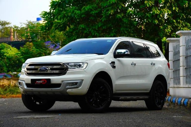 Second-hand 2018 Ford Endeavour 3.2 Titanium AT 4X4 for sale in Kolkata-5