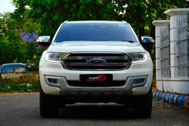 Second-hand 2018 Ford Endeavour 3.2 Titanium AT 4X4 for sale in Kolkata-6