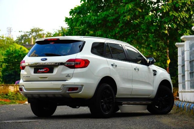 Second-hand 2018 Ford Endeavour 3.2 Titanium AT 4X4 for sale in Kolkata-9