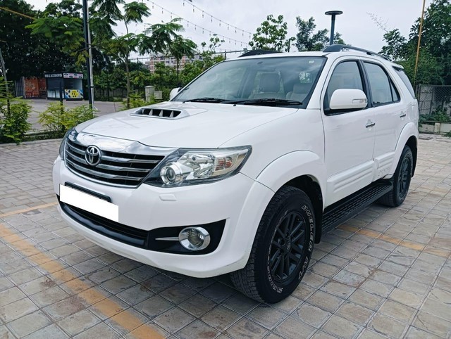 Second-hand 2015 Toyota Fortuner 4x2 Manual for sale in Ahmedabad-4